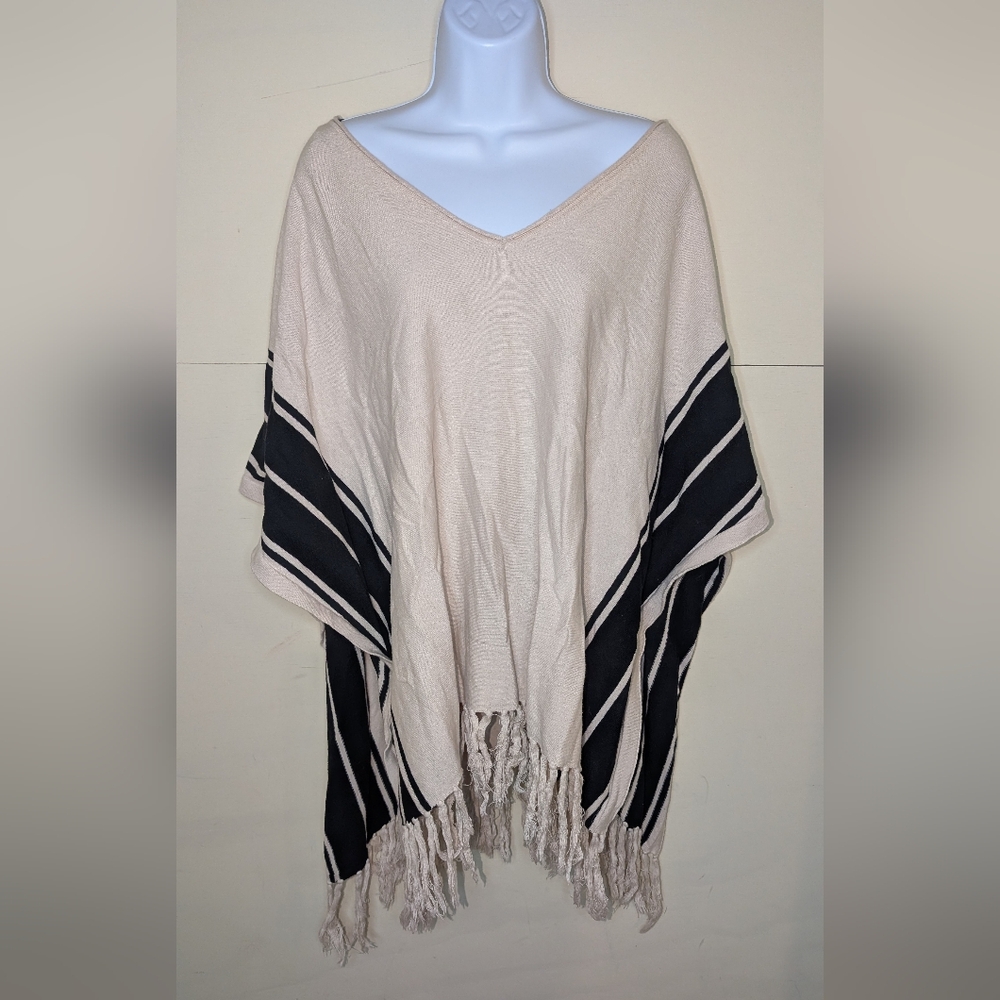 Forever 21 Poncho / Shawl In Neutral Cream and Black